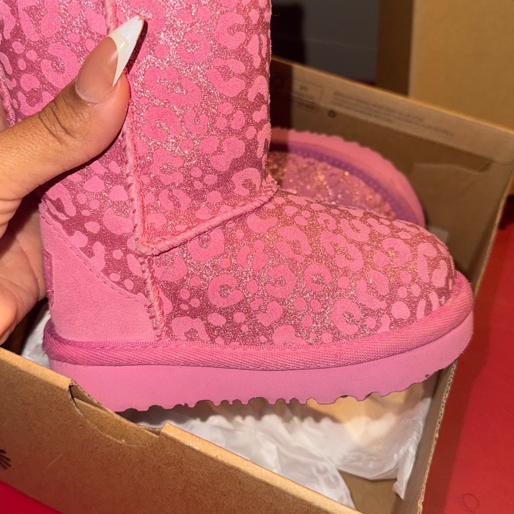 UGG toddler Sz6c Classic Glitter Pink Leopard Boots - Picture 4 of 4